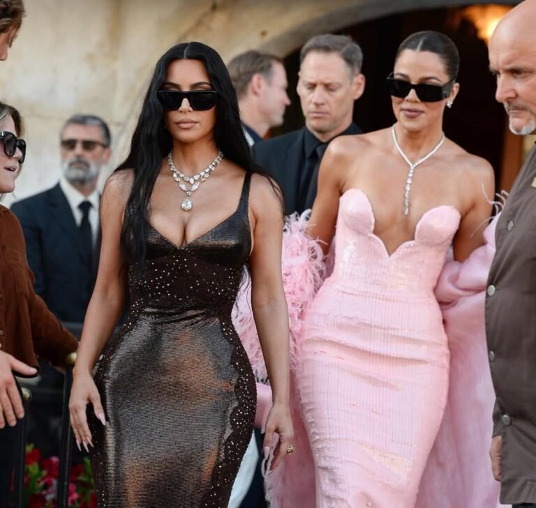 Kim Kardashian in Vintage Versace, Khloe in Pink Tamara Ralph Couture, and Kylie Jenner in Dilara Fındıkoğlu for Jeff Bezos and Lauren Sanchez’s Wedding