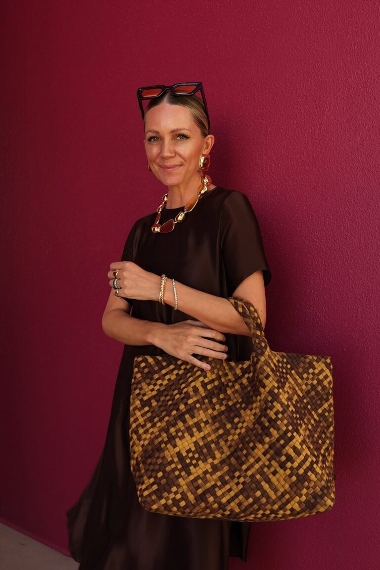 LITTLE THINGS TO LOVE, VOL 16.