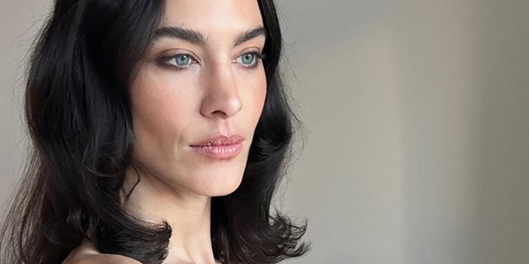 Alexa Chung’s makeup for Carolina Herrera SS26 Show