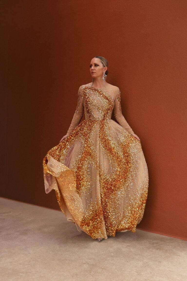 A GOLD GALA BEAUTY LOOK