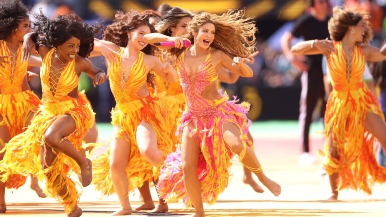 Shakira Brings Back Her Signature Barefoot Look for World Cup Halftime